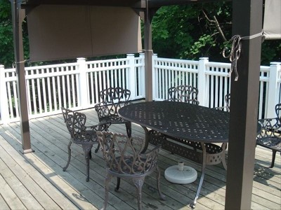 Out door sitting area on upper deck - Governor's Walk - Niagara-on-the-Lake